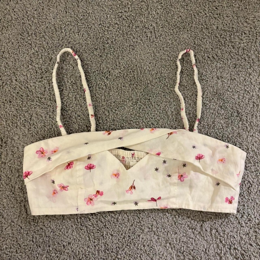 Cream flower top